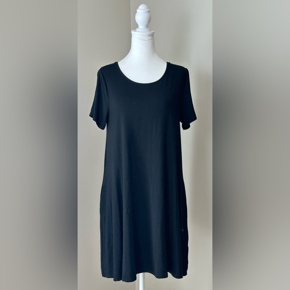Aryeh Round Neck Short Sleeve Stretchy Knit Mini Dress w/Pockets‎ Size Medium - Picture 1 of 7